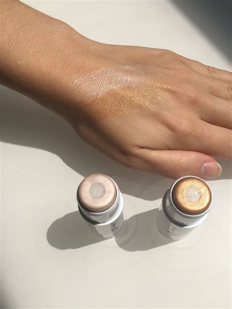 how to use glossier haloscope.